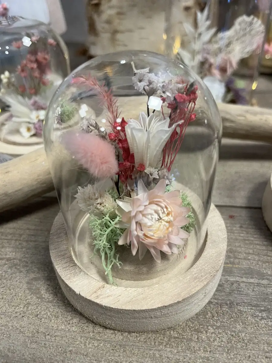 Mini cloche de fleurs séchées rose